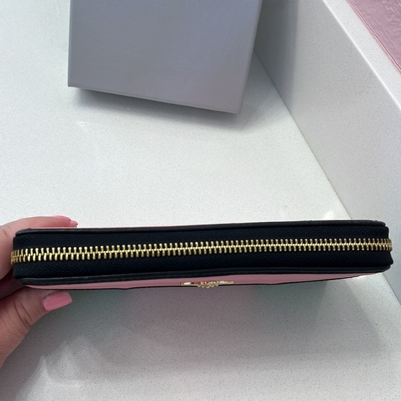 Vivienne Westwood zip wallet in box. - Picture 5 of 12